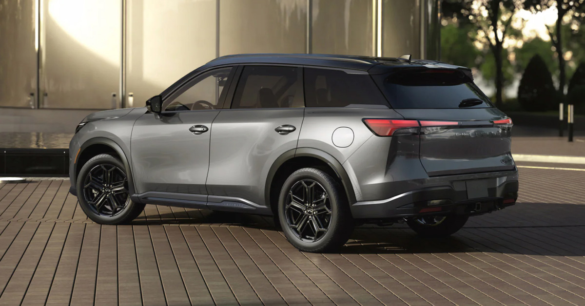 A 2026 INFINITI QX60 parked outside a building