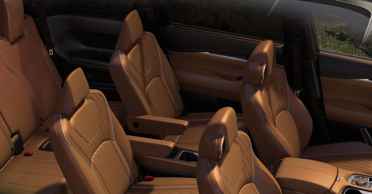The interior of a 2026 INFINITI QX60 featuring its leather seats