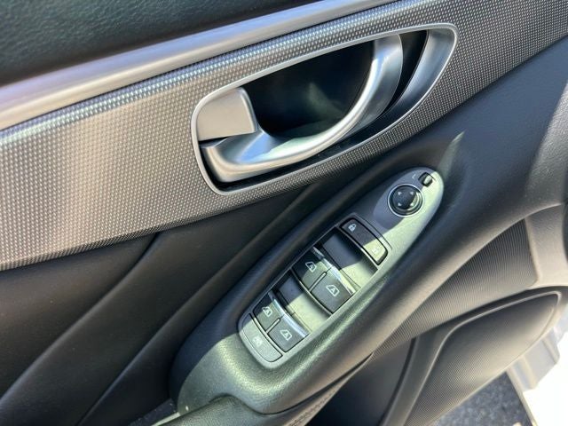 2015 INFINITI Q50 Base