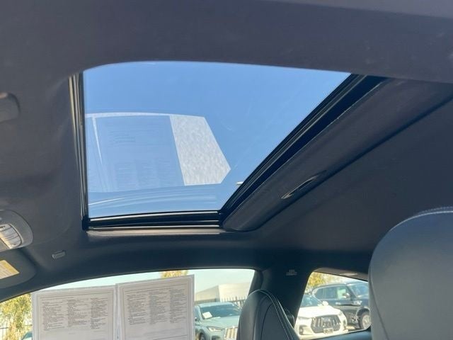 2019 INFINITI Q60 LUXE