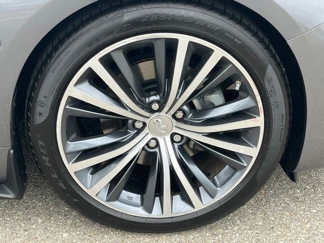 2019 INFINITI Q60 LUXE