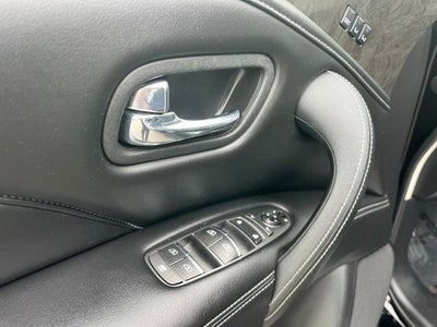 2021 INFINITI QX80 LUXE