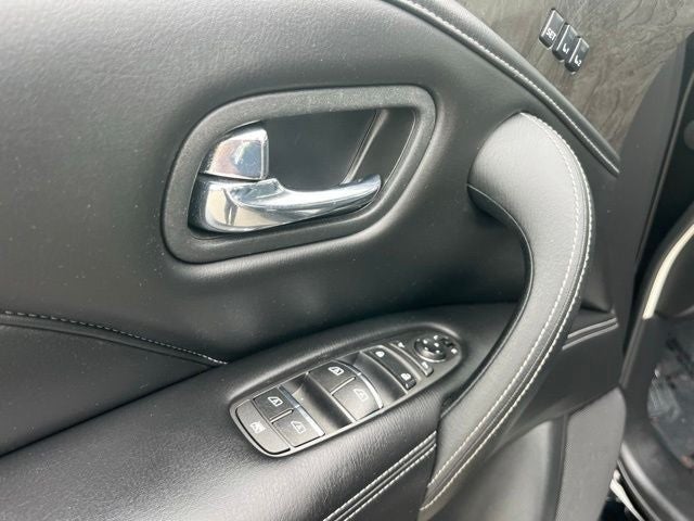 2021 INFINITI QX80 LUXE