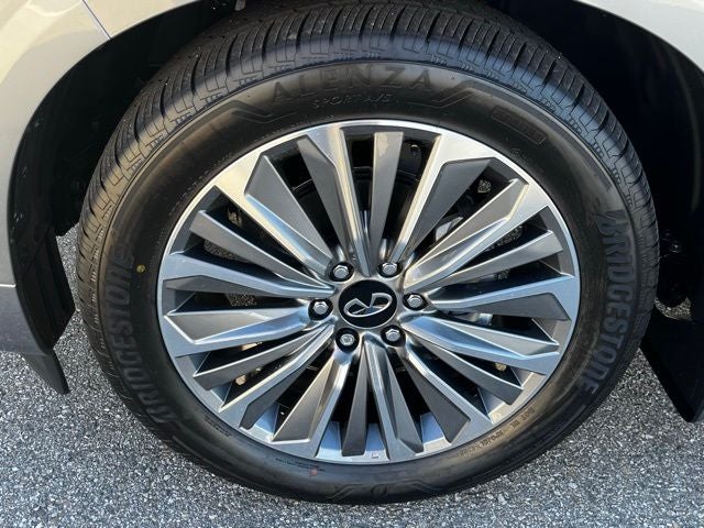 2026 INFINITI QX80 LUXE