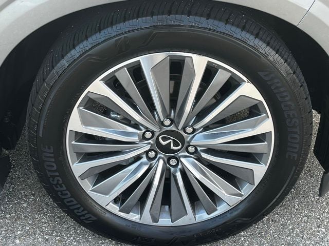 2025 INFINITI QX80 Sensory 4WD