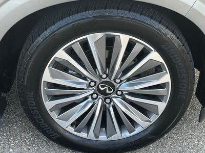 2025 INFINITI QX80 Sensory 4WD